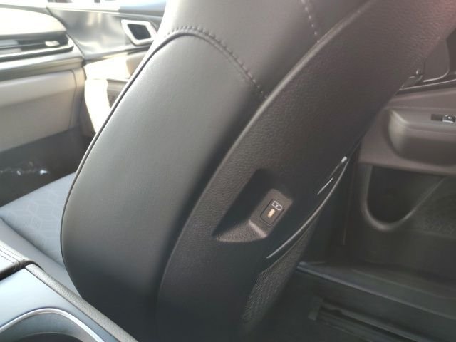 Used 2025 Red Kia LXS image 30