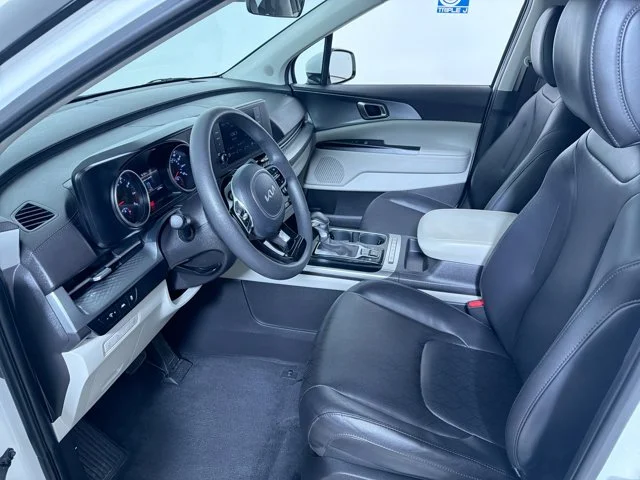 Used 2023 SNOW WHITE PEARL Kia LX image 18