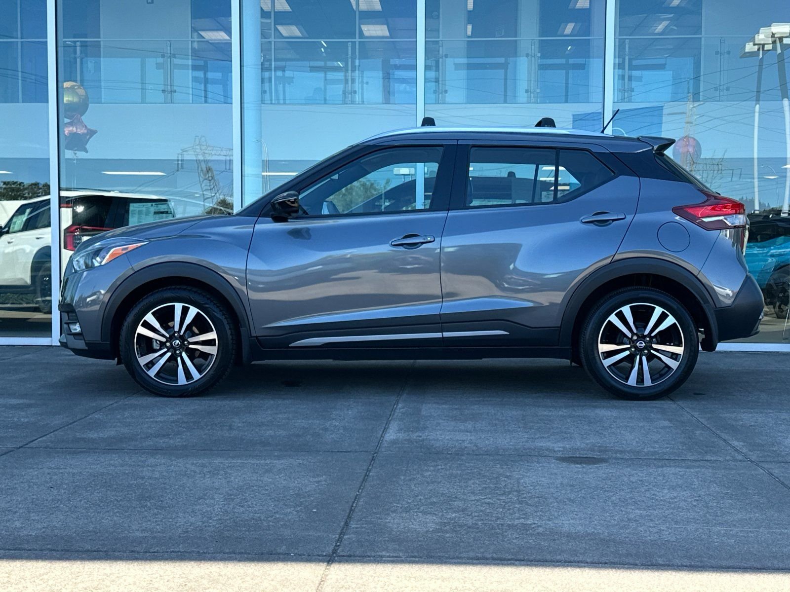 Used 2019 Gun Metallic Nissan SR image 6