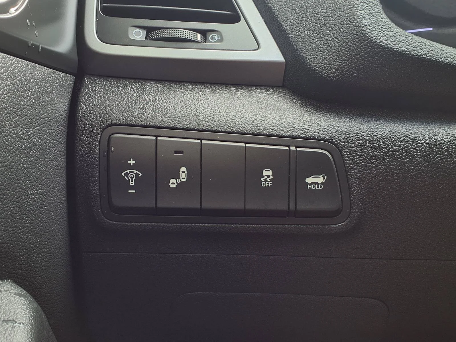 Used 2018  Hyundai Limited image 15