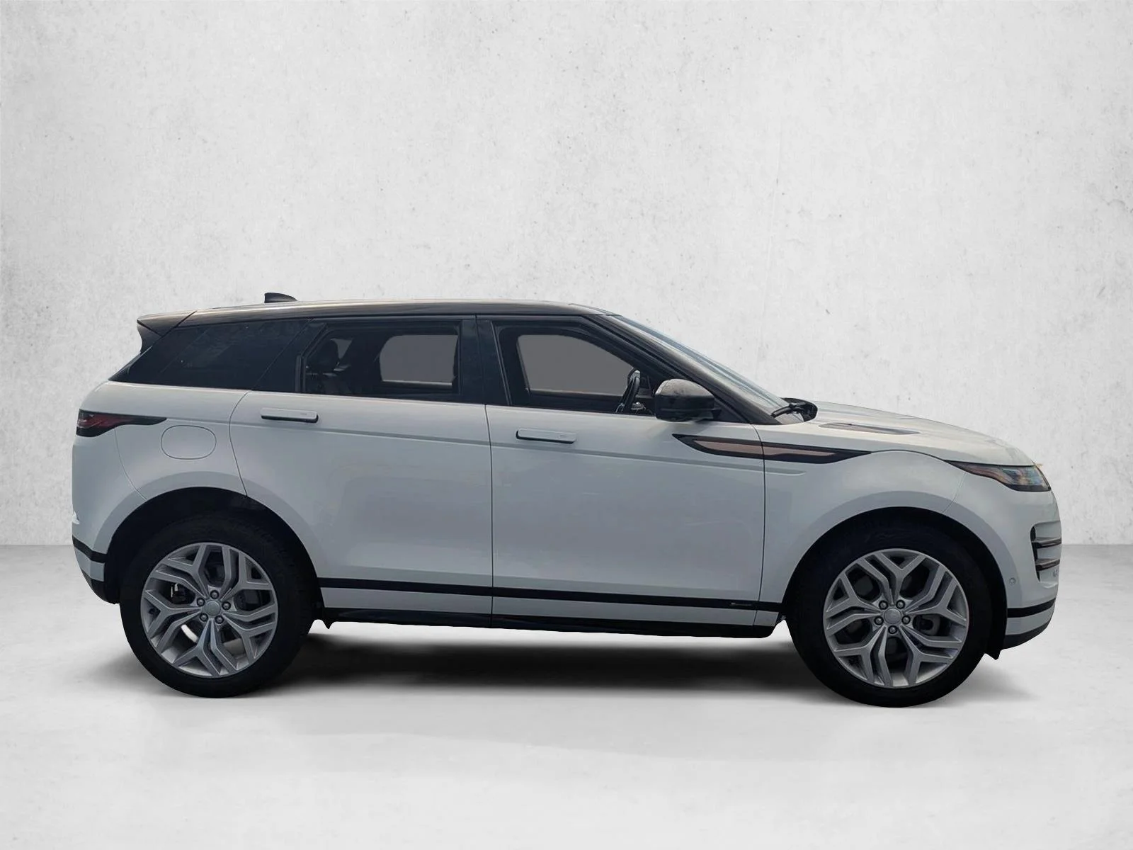 Used 2021 Yulong White Metallic Land Rover R-Dynamic S image 4