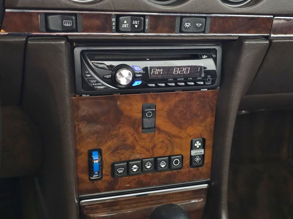 Used 1987 Gold Mercedes-Benz 560 SL image 46