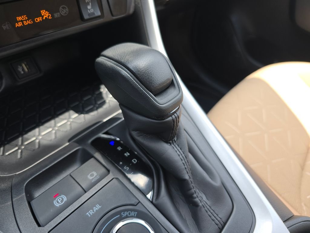Used 2025 White Toyota XLE image 28