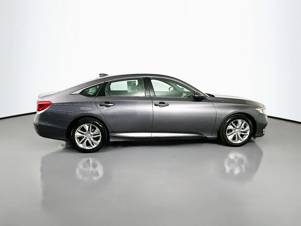 Used 2018 Lunar Silver Metallic Honda LX image 9