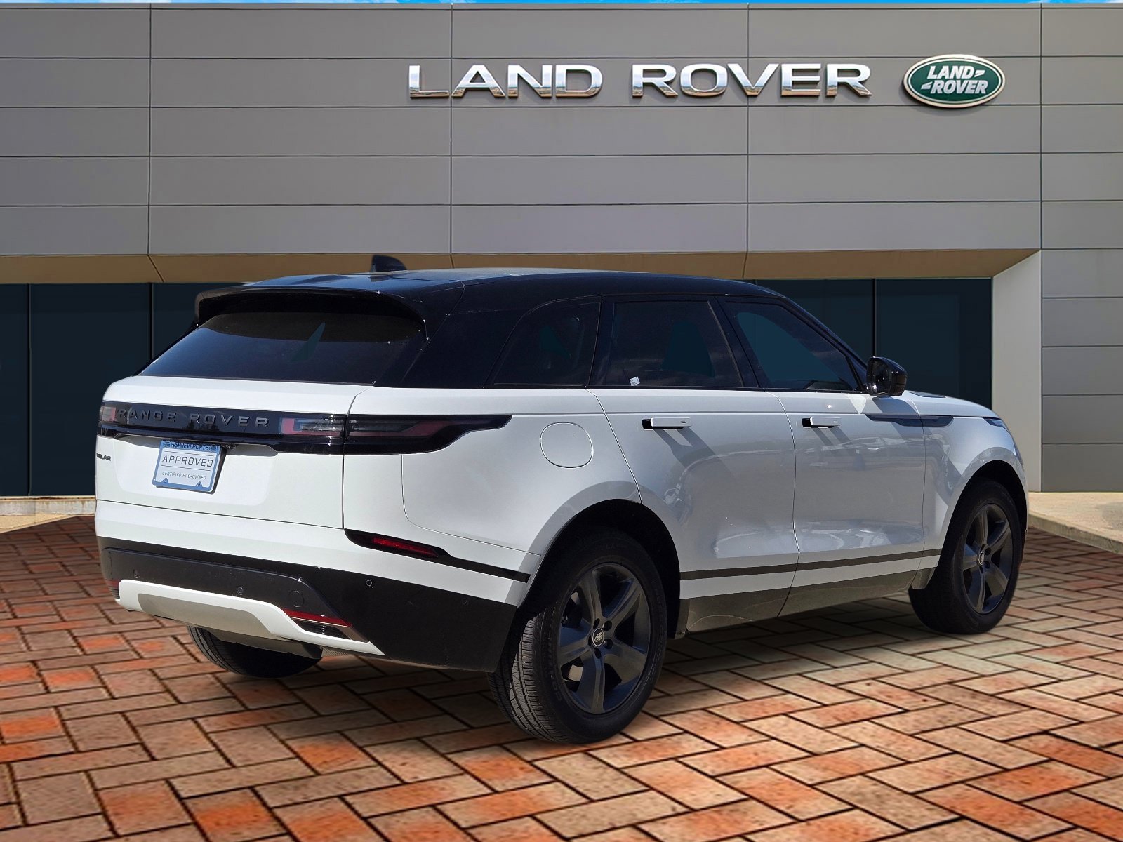 Used 2025 Fuji White Land Rover Dynamic SE image 6