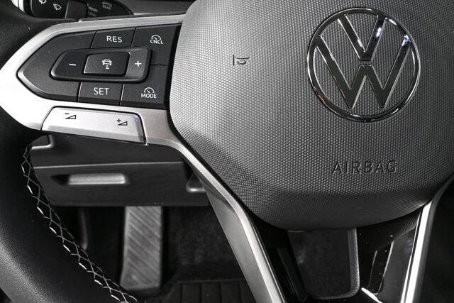 New 2026 Platinum Gray Metallic Volkswagen SE image 9
