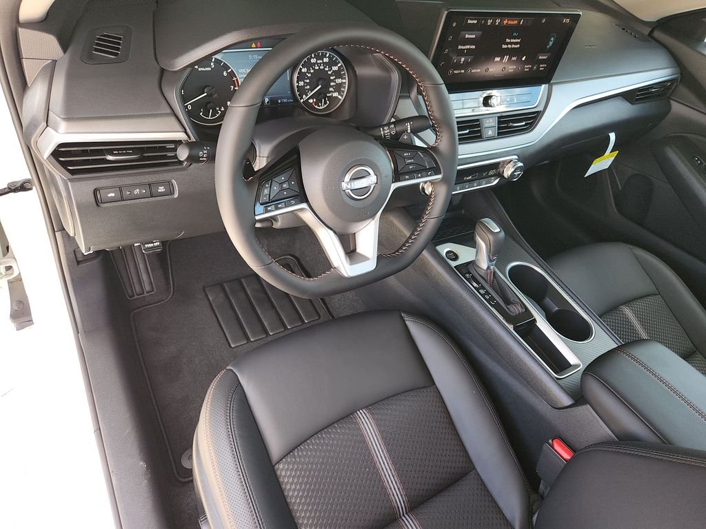 New 2026 Pearl White TriCoat / Super Black Two-tone Nissan 2.5 SR image 7