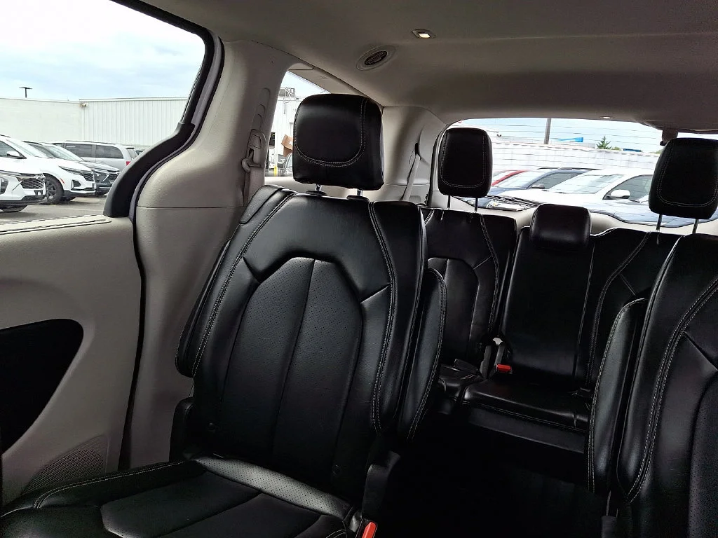 Used 2024 Bright White Cl Chrysler Touring L image 19