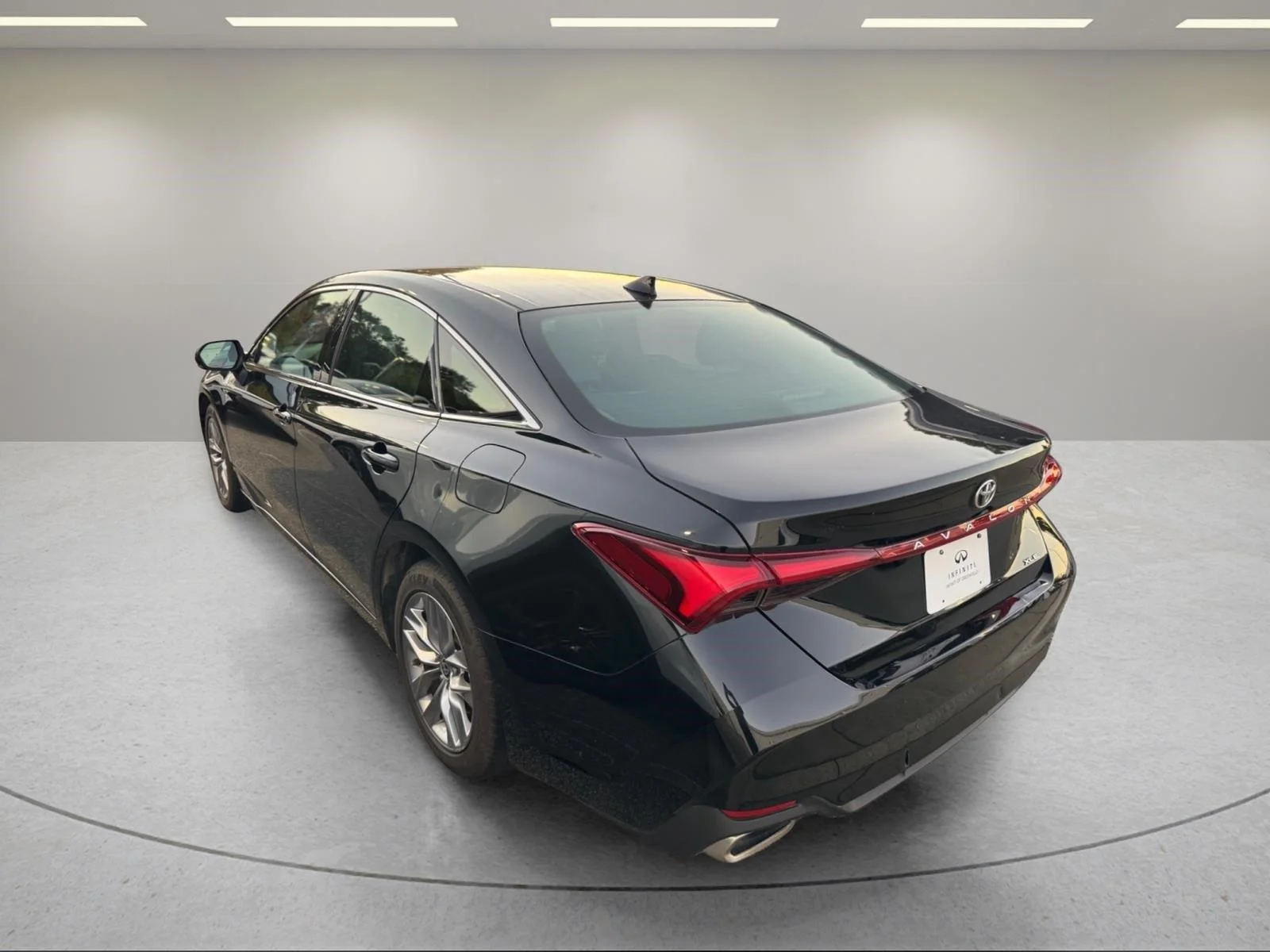 Used 2022 Midnight Black Metallic Toyota XLE image 6