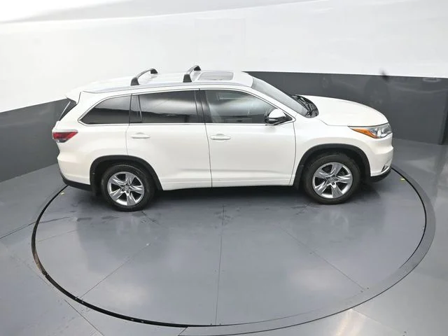 Used 2015 White Toyota Limited image 30