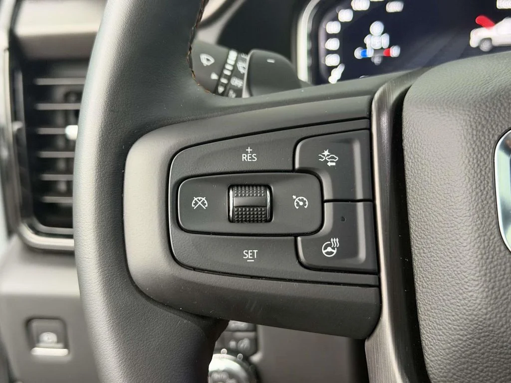 Used 2025 White GMC AT4 image 30