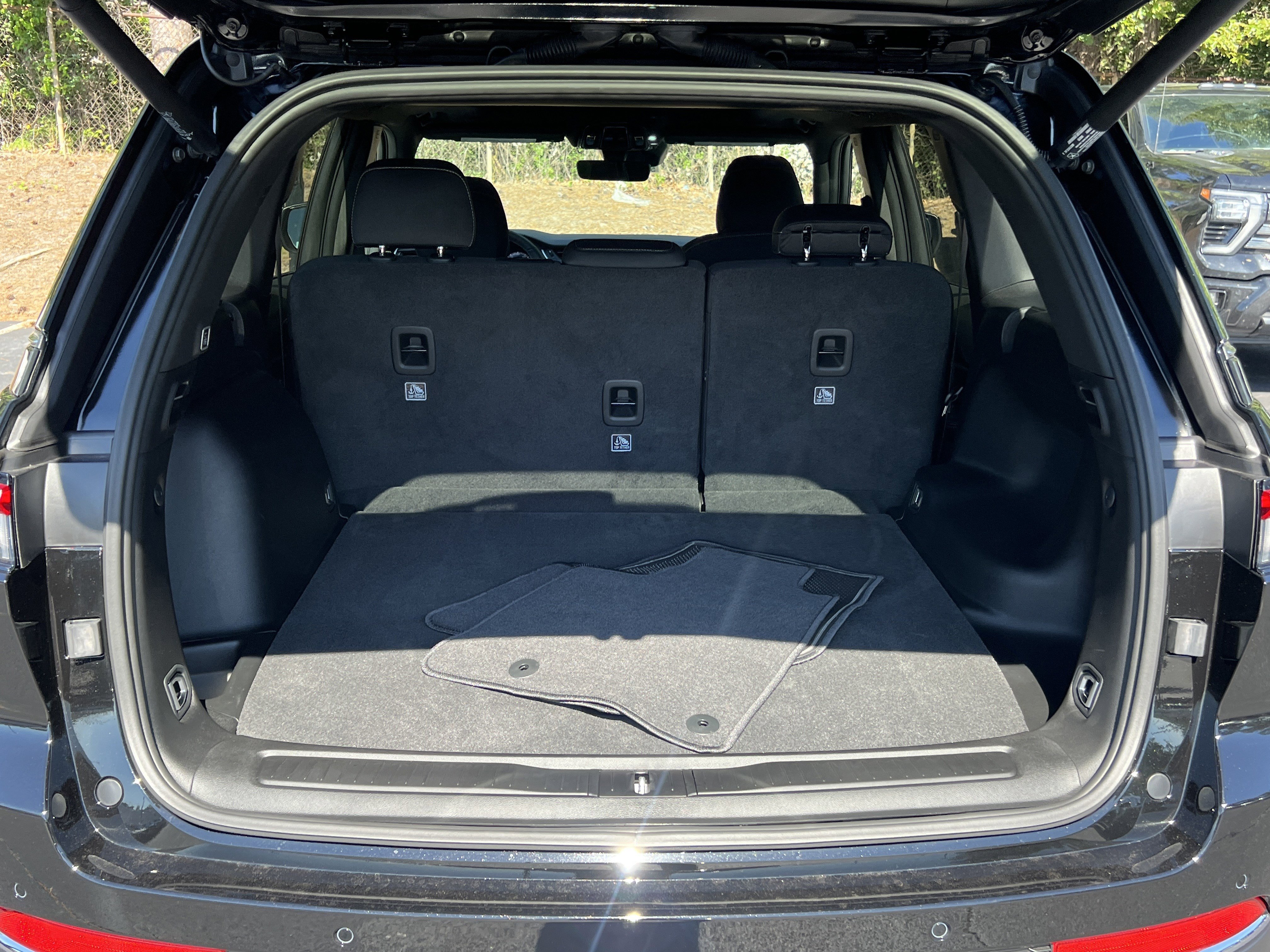 New 2026 Diamond Black Crystal Pearlcoat Jeep Laredo X image 16