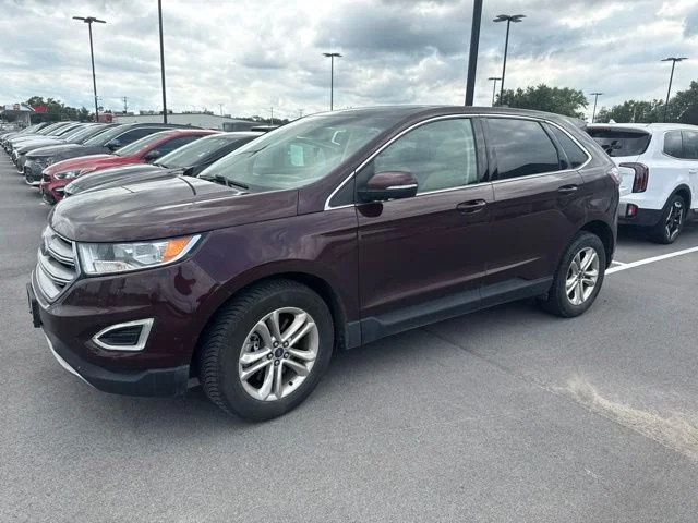 Used 2018 Red Ford SEL image 1