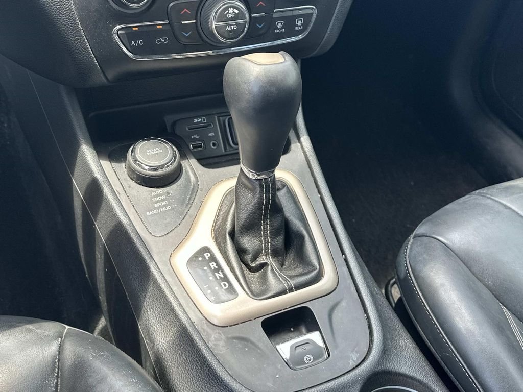 Used 2016 Green Jeep Limited image 24