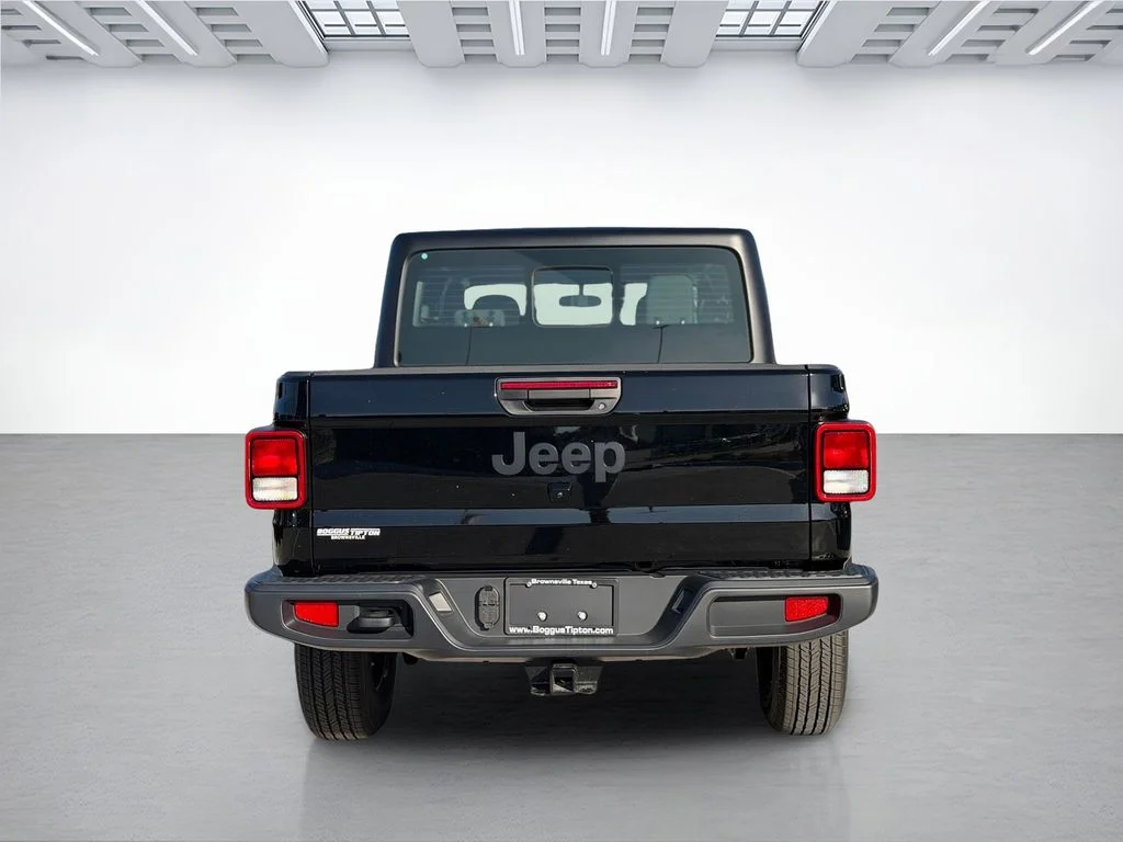 New 2026 Granite Crystal Metallic Clearcoat Jeep Texas Trail image 4