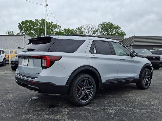 New 2026 Space White Metallic Ford ST-Line image 24
