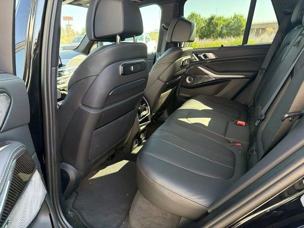 Used 2025 Black Sapphire Metallic BMW M60i image 11