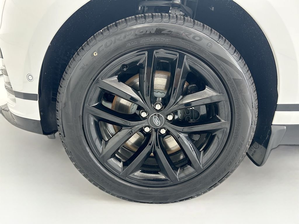 New 2026 Fuji White LAND ROVER Dynamic SE image 29