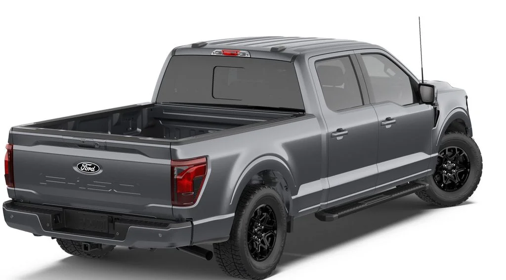 New 2026 Carbonized Gray Metallic Ford XLT image 3