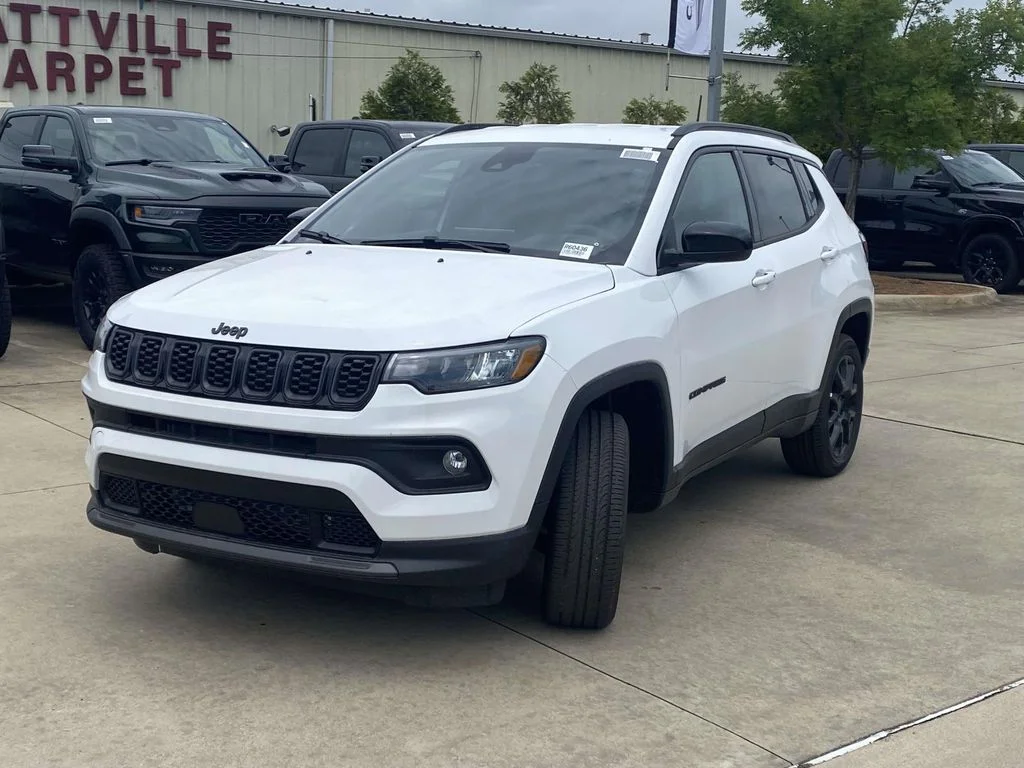 New 2026 Bright White Clear-Coat Exterior Paint Jeep Latitude Altitude image 33