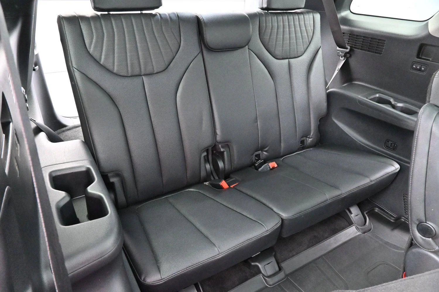 Used 2023 Hyper White Hyundai Limited image 39