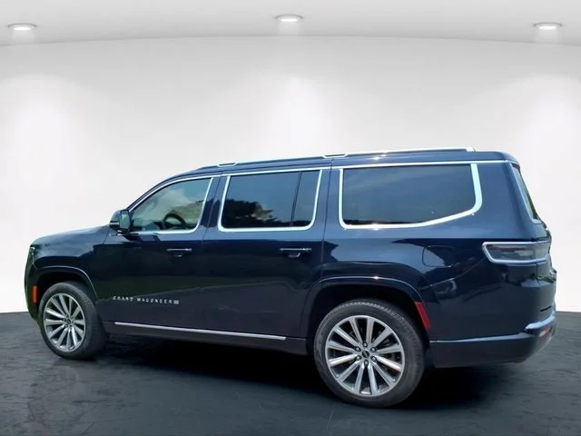 Used 2025 Black Jeep Base image 19