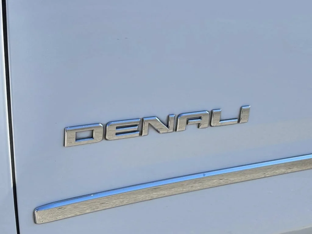 Used 2020 SUMMIT WHITE GMC Denali image 12