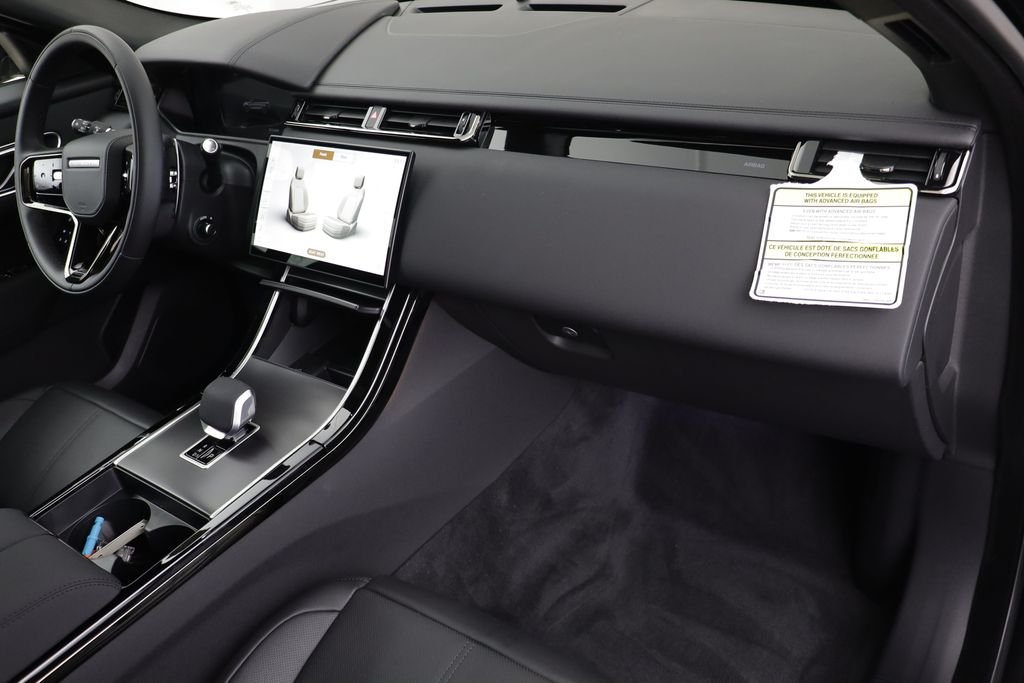 New 2026 Santorini Black LAND ROVER Dynamic SE image 21