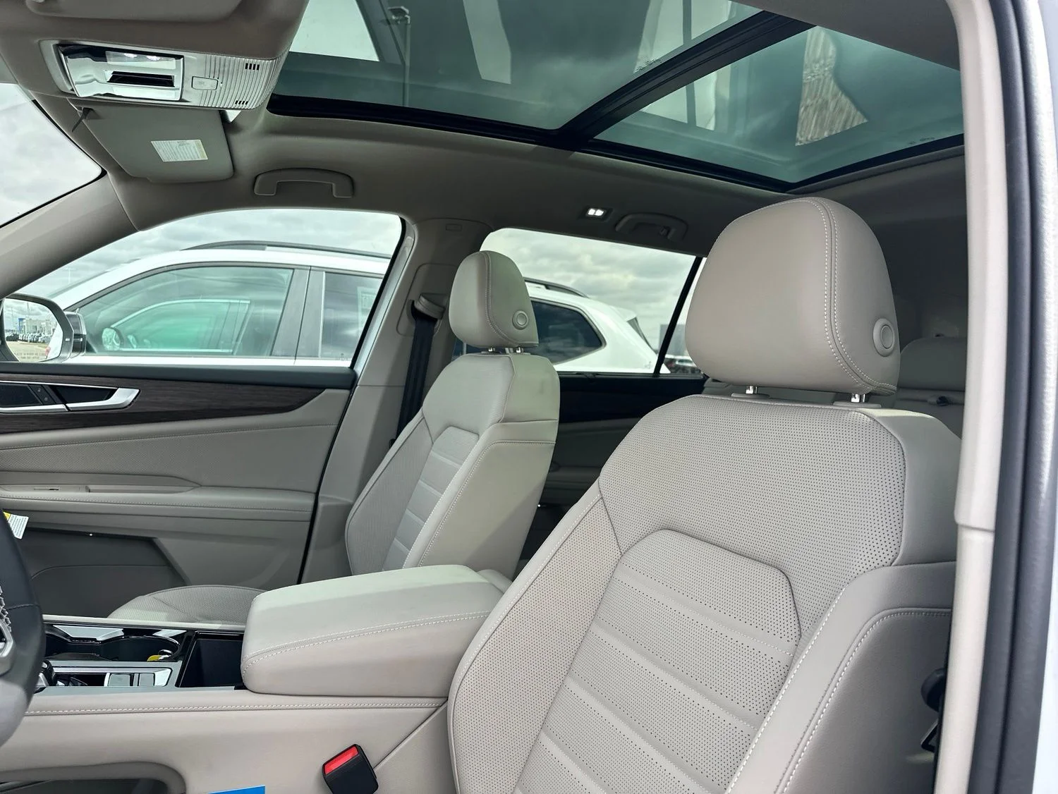 New 2026 White/off-white Volkswagen 2.0T SEL image 11