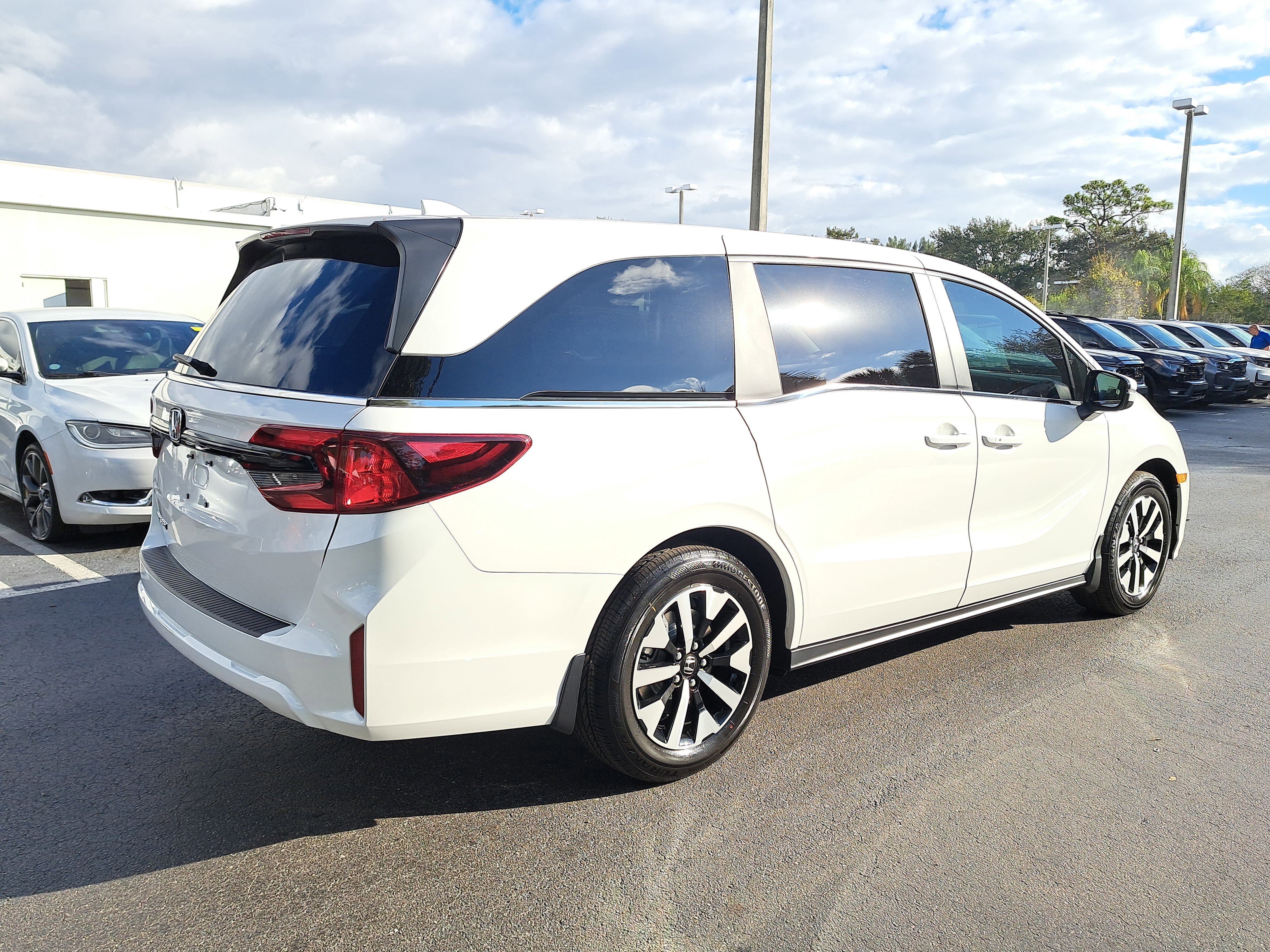 New 2026 Platinum White Pearl Honda EX-L image 6
