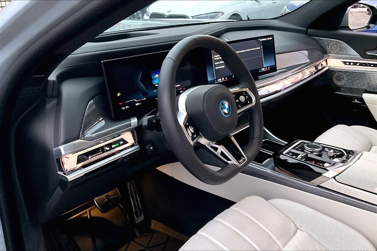 2025 BMW i7 50 - Photo 16