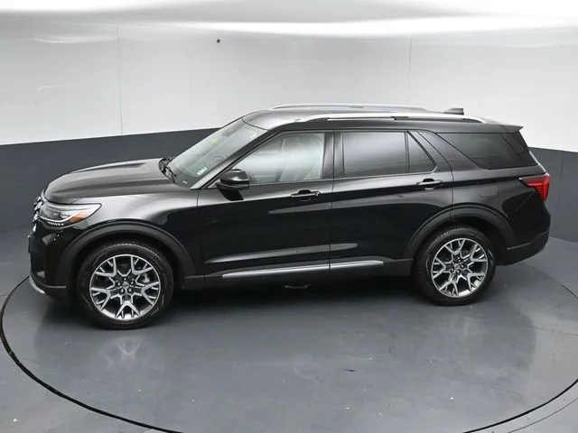Used 2025 Black Metallic Ford Platinum image 50