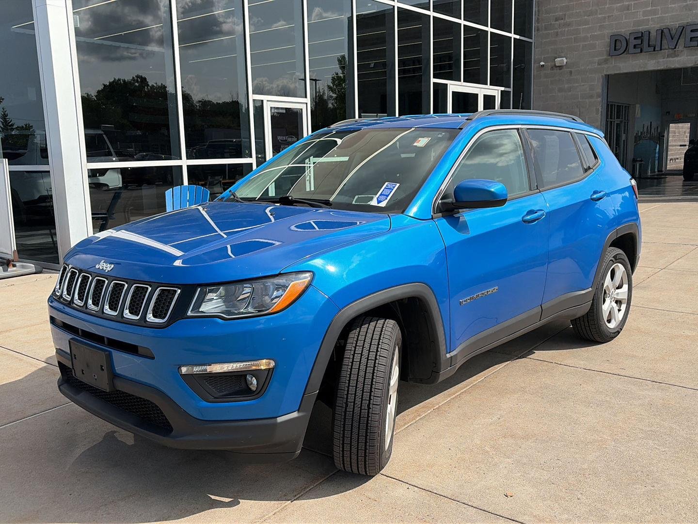 Used 2020 Laser Blue Pearlcoat Jeep Latitude image 4