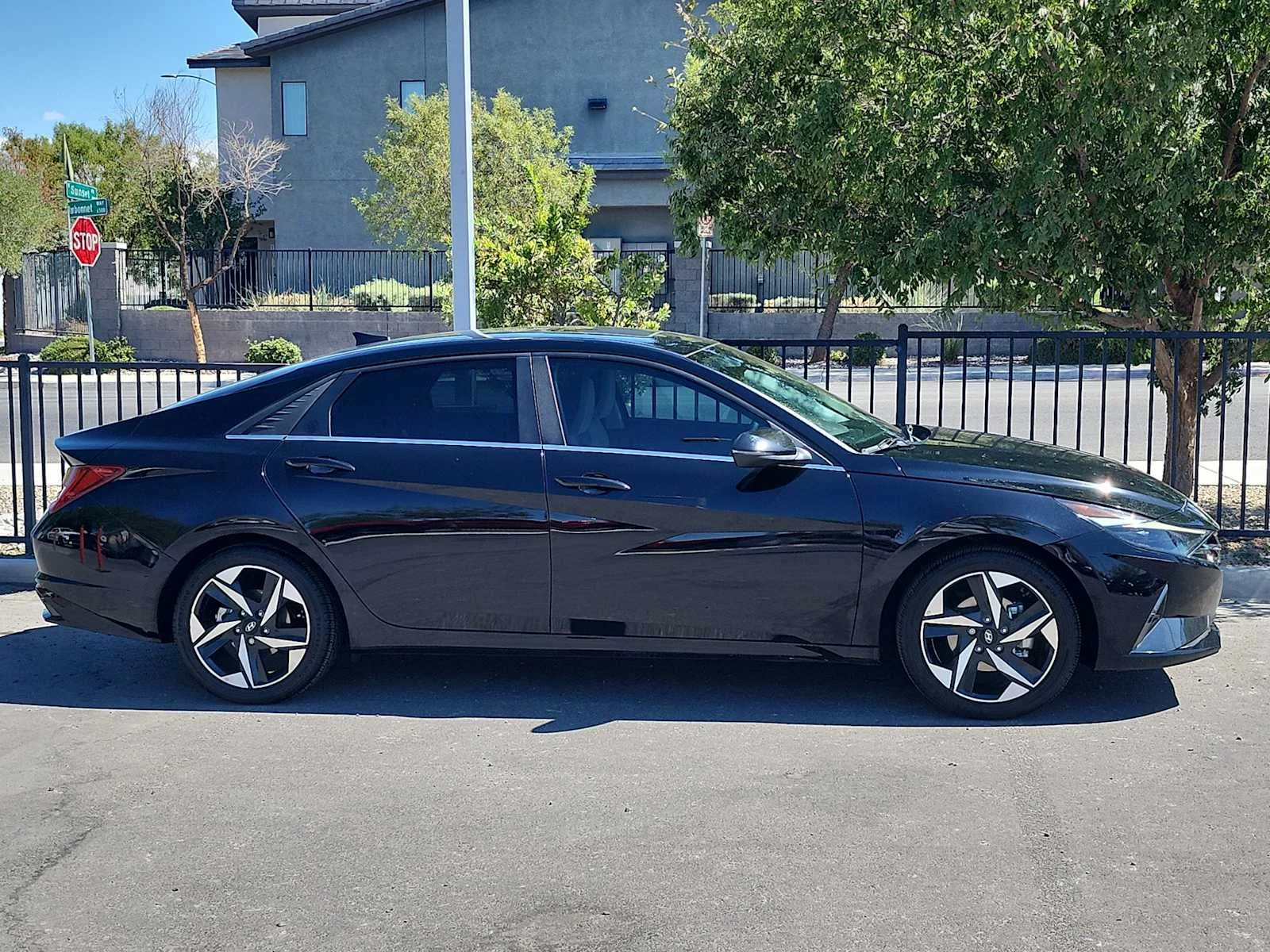 Used 2023 Onyx Black Hyundai Limited image 9