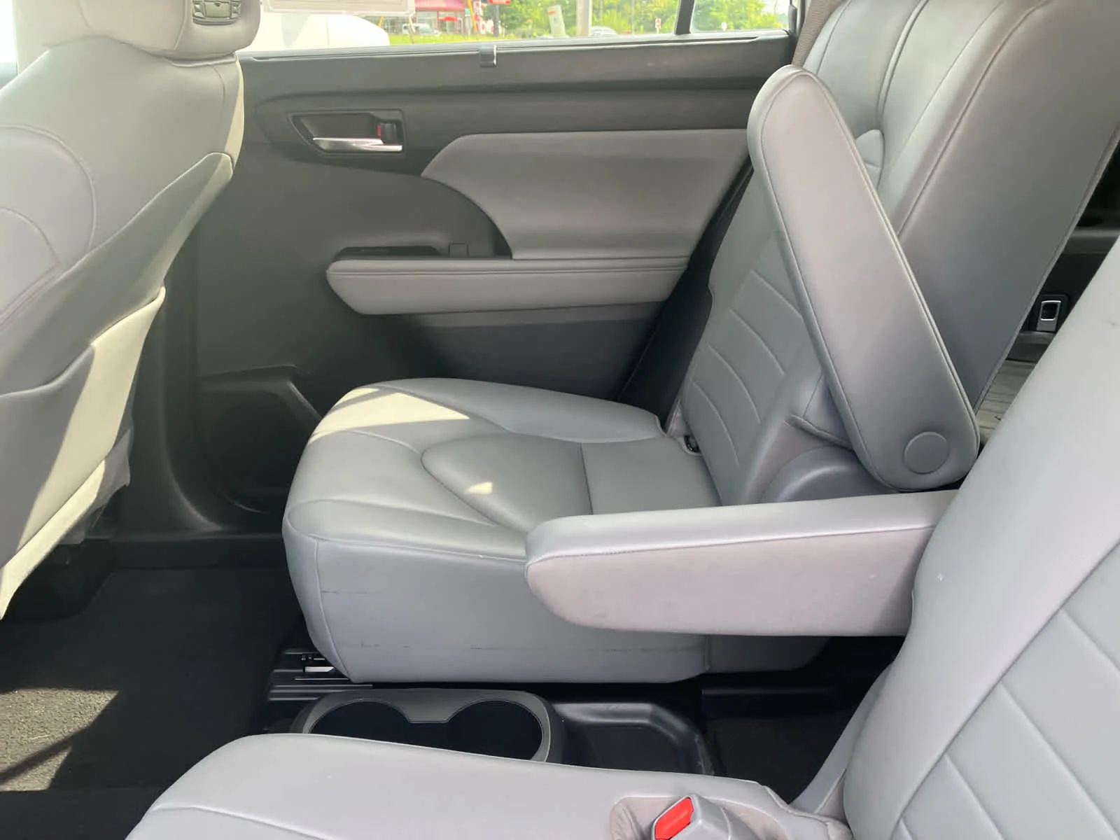 Used 2020 Blizzard Pearl Toyota XLE image 39