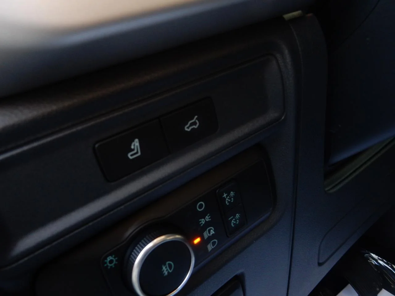 New 2022 Black Ford XLT 4X2 image 34