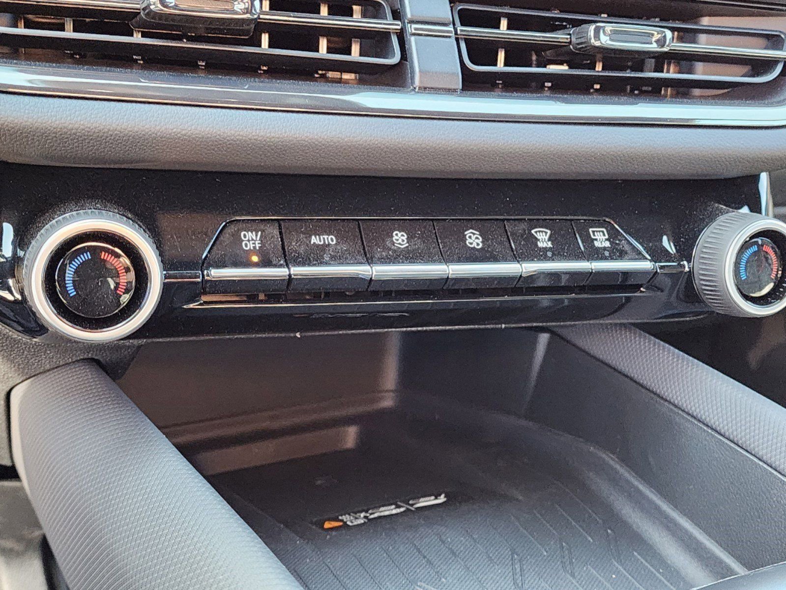 2025 Chevrolet Equinox EV RS - Photo 16