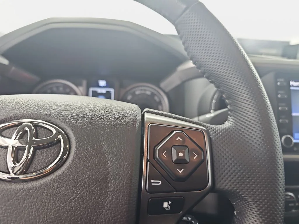 Used 2021 White Toyota SR5 image 20