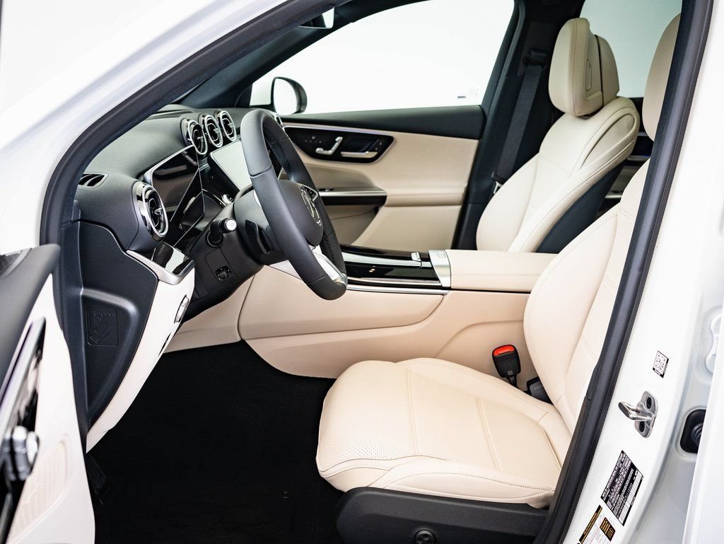 Used 2026 Polar White Mercedes-Benz GLC 300 image 20