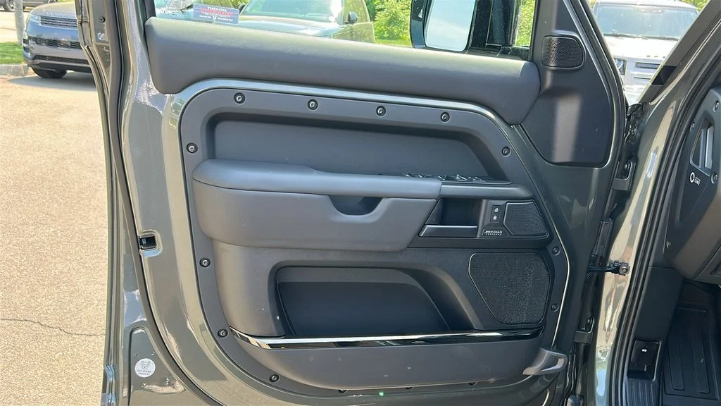 Certified Used 2025 Green Land Rover OCTA image 9