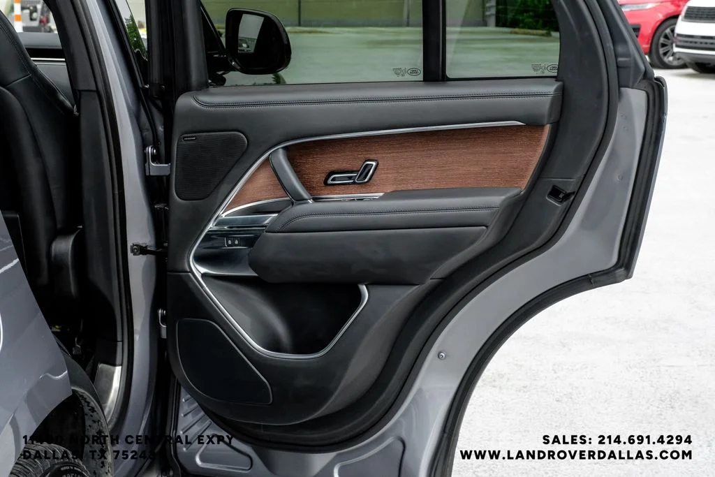 Used 2023 Grey Land Rover SE image 53