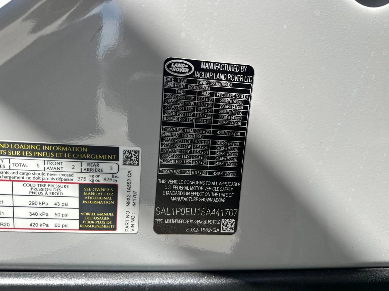 Used 2025 Borasco Gray Metallic Land Rover SE image 5