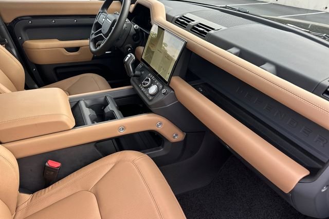 New 2026 Santorini Black Land Rover X-Dynamic SE image 14