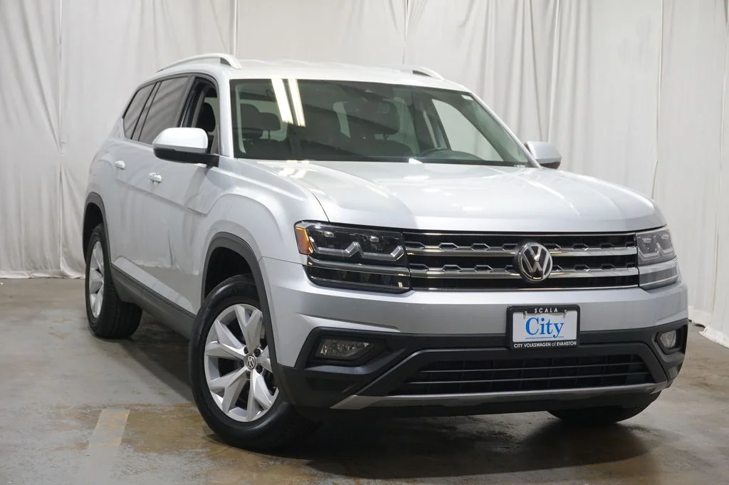 Used 2018 Volkswagen Atlas SE w/Tech with VIN 1V2LR2CA7JC553309 for sale in Evanston, IL