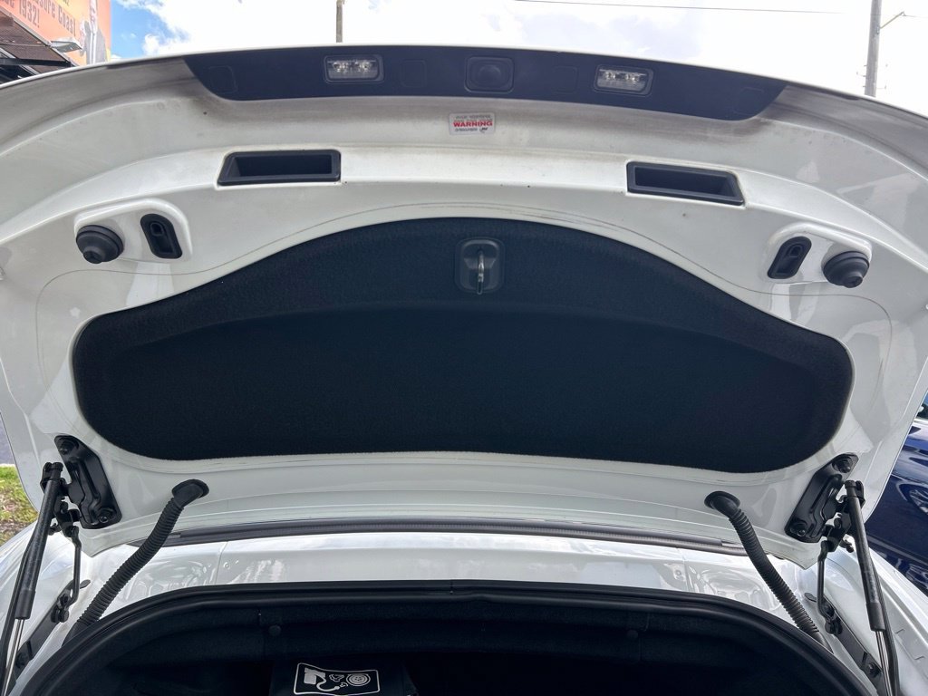 Used 2018 White Jaguar Base image 38