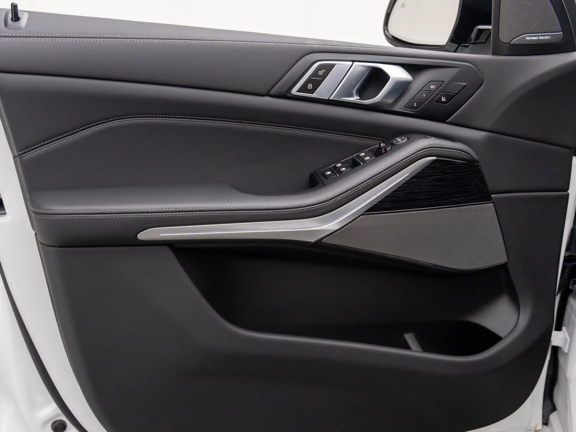 New 2026 White BMW xDrive40i image 13