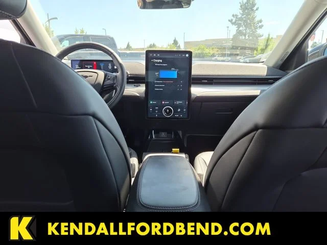Used 2023 White Ford Select image 21