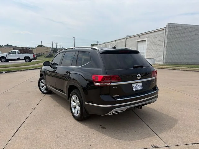Used 2018  Volkswagen SEL image 3