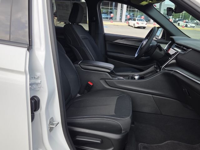 Used 2025 White Jeep Laredo image 14