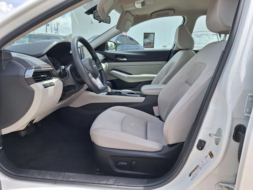 Used 2024 White Nissan 2.5 SV image 13